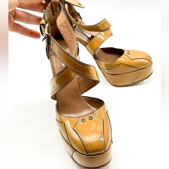 Aläia Tan Brown Patent Leather Criss Cross Platform Heels size 37 - Picture 9 of 10